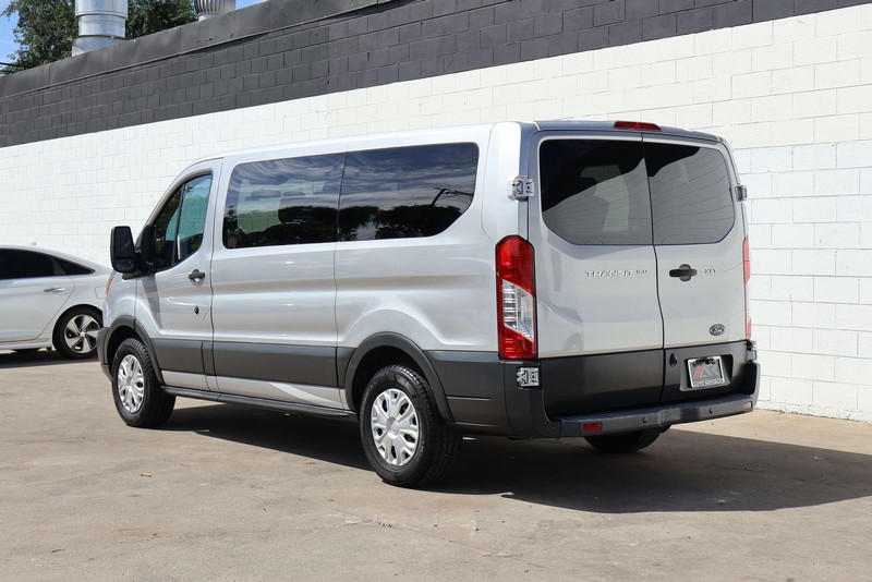 Ford Transit Wagon Vehicle Full-screen Gallery Image 09