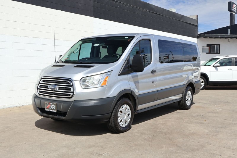 Ford Transit Wagon Vehicle Full-screen Gallery Image 11