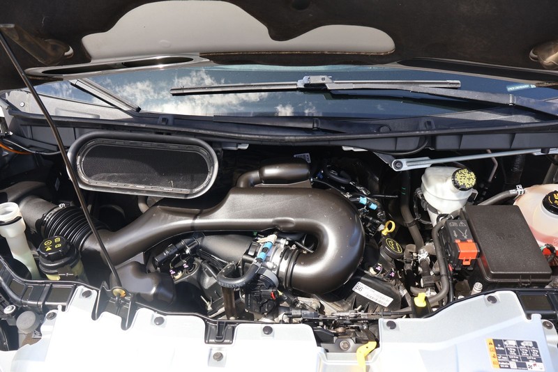 Ford Transit Wagon Vehicle Full-screen Gallery Image 12