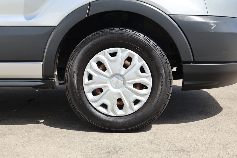 Ford Transit Wagon Vehicle Full-screen Gallery Image 13