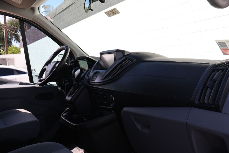 Ford Transit Wagon Vehicle Full-screen Gallery Image 17