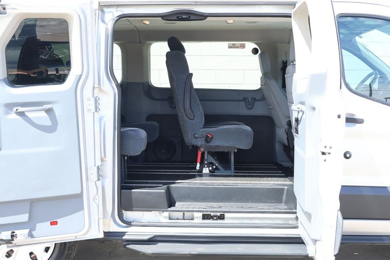 Ford Transit Wagon Vehicle Full-screen Gallery Image 19