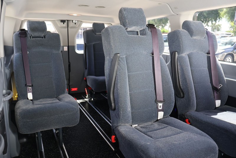 Ford Transit Wagon Vehicle Full-screen Gallery Image 21