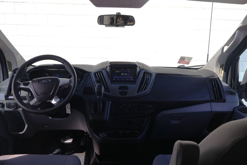 Ford Transit Wagon Vehicle Full-screen Gallery Image 22