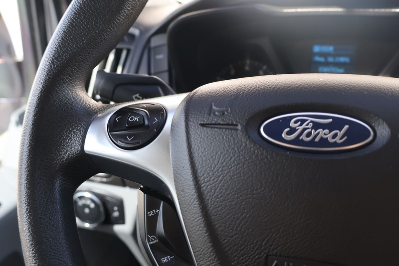 Ford Transit Wagon Vehicle Full-screen Gallery Image 25