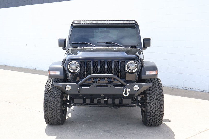 Jeep Wrangler Vehicle Full-screen Gallery Image 02