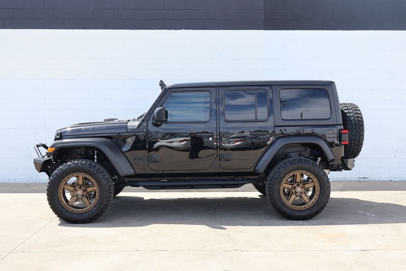 Jeep Wrangler Vehicle Full-screen Gallery Image 11