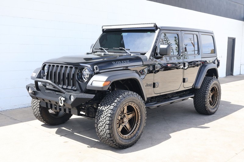 Jeep Wrangler Vehicle Full-screen Gallery Image 12
