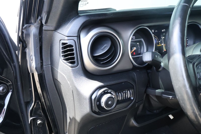 Jeep Wrangler Vehicle Full-screen Gallery Image 22