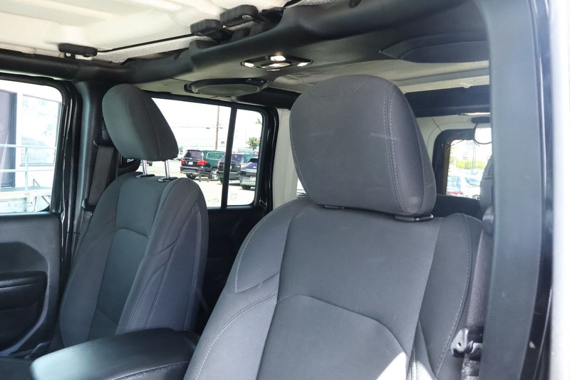 Jeep Wrangler Vehicle Full-screen Gallery Image 24