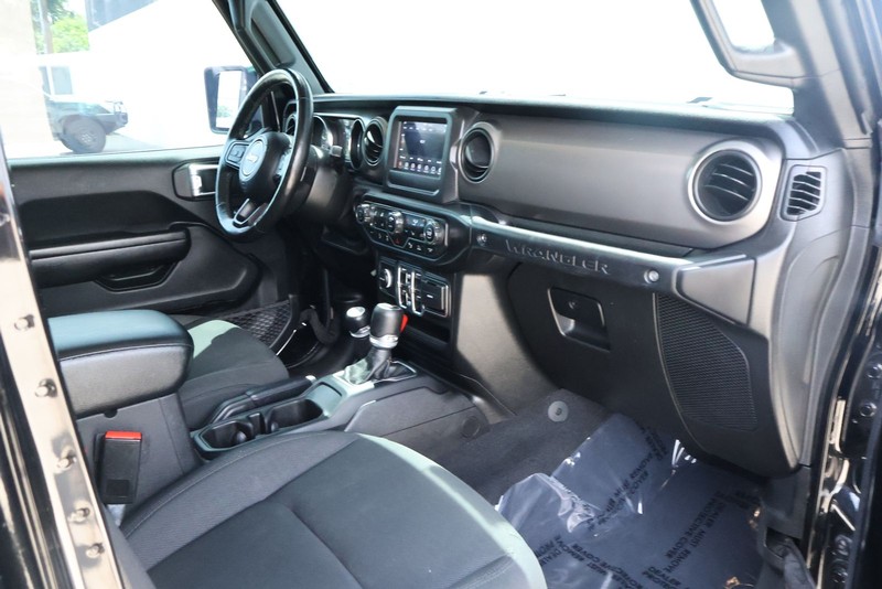 Jeep Wrangler Vehicle Full-screen Gallery Image 25