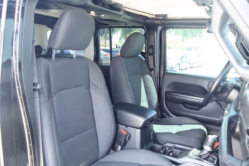 Jeep Wrangler Vehicle Full-screen Gallery Image 26