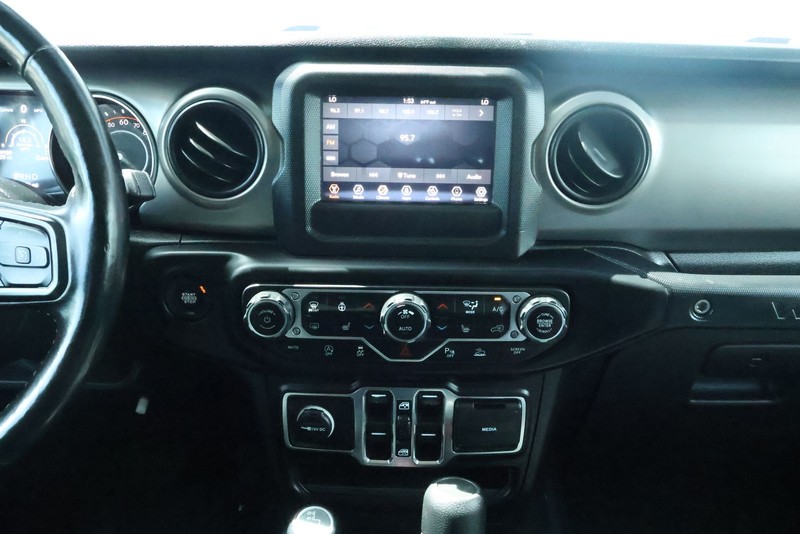 Jeep Wrangler Vehicle Full-screen Gallery Image 34