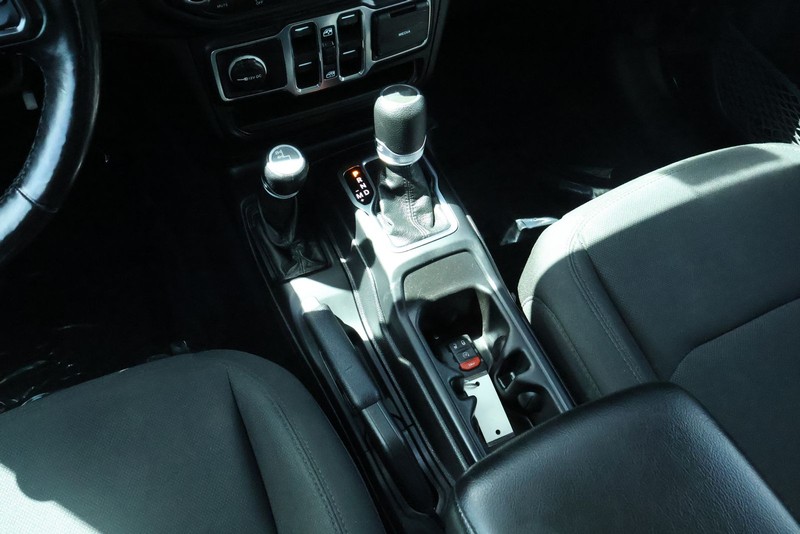 Jeep Wrangler Vehicle Full-screen Gallery Image 37