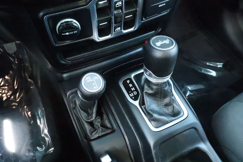 Jeep Wrangler Vehicle Full-screen Gallery Image 38