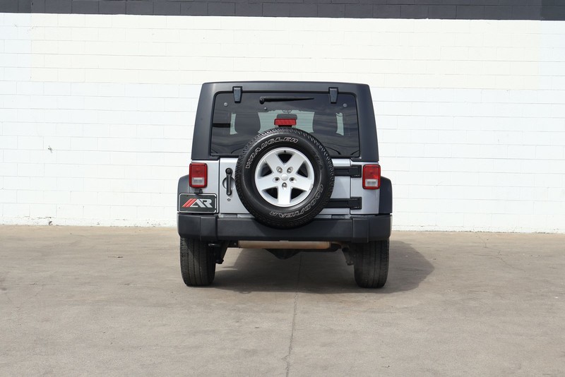 Jeep Wrangler JK Unlimited Vehicle Full-screen Gallery Image 06