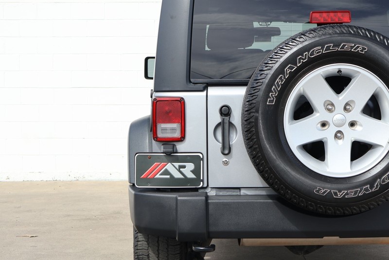 Jeep Wrangler JK Unlimited Vehicle Full-screen Gallery Image 07