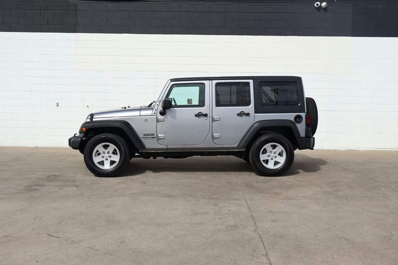 Jeep Wrangler JK Unlimited Vehicle Full-screen Gallery Image 10