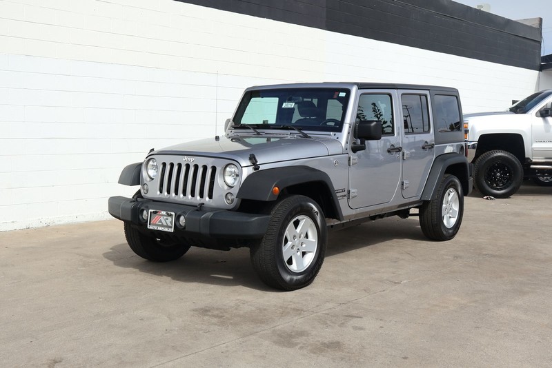 Jeep Wrangler JK Unlimited Vehicle Full-screen Gallery Image 11