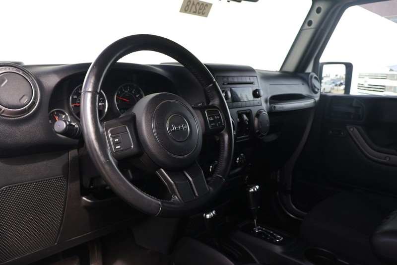 Jeep Wrangler JK Unlimited Vehicle Full-screen Gallery Image 16