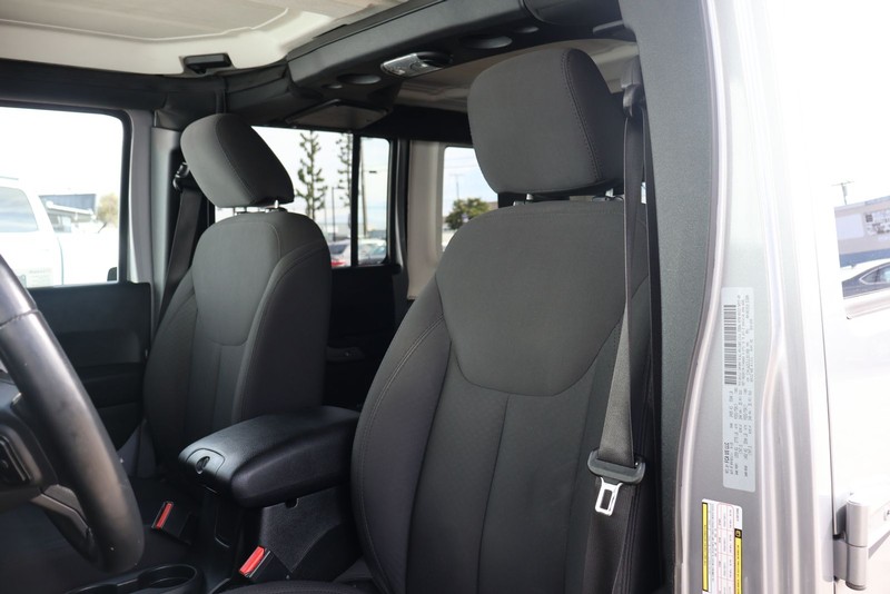 Jeep Wrangler JK Unlimited Vehicle Full-screen Gallery Image 17