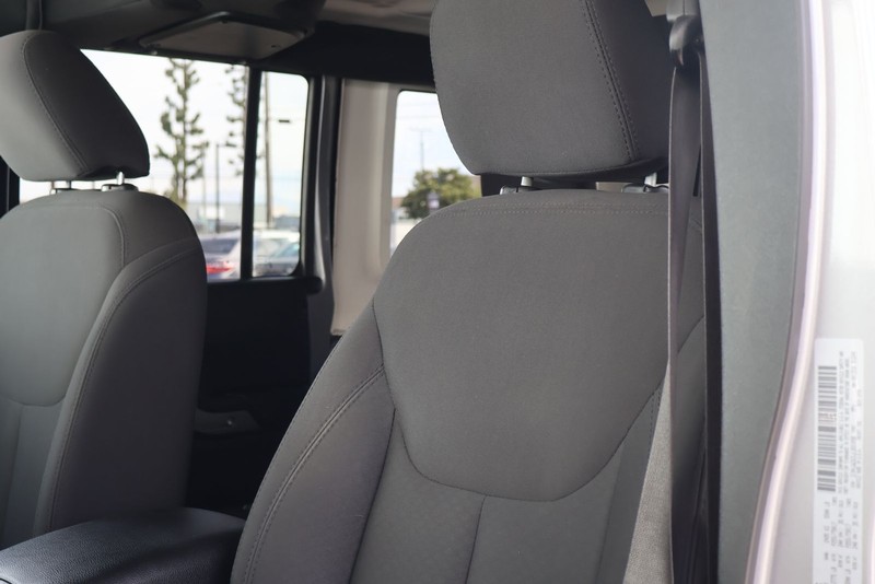 Jeep Wrangler JK Unlimited Vehicle Full-screen Gallery Image 18