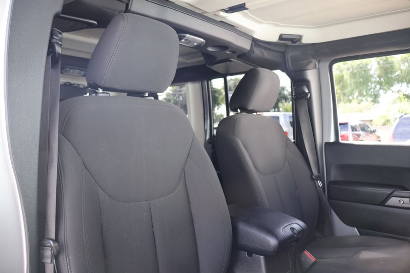 Jeep Wrangler JK Unlimited Vehicle Full-screen Gallery Image 20