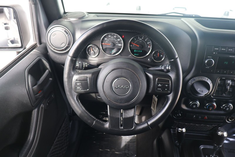 Jeep Wrangler JK Unlimited Vehicle Full-screen Gallery Image 24