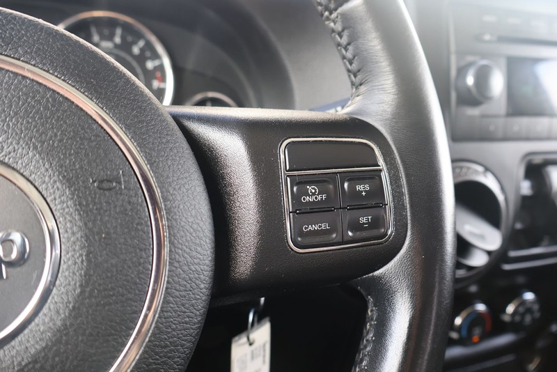 Jeep Wrangler JK Unlimited Vehicle Full-screen Gallery Image 26