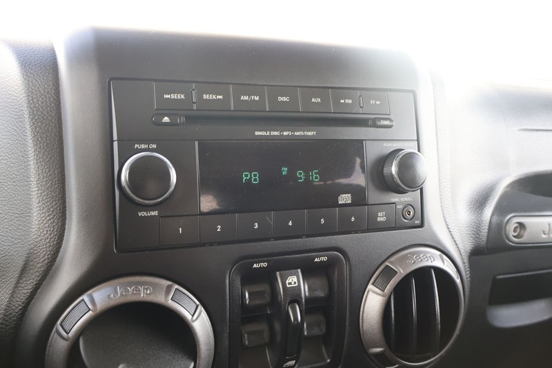 Jeep Wrangler JK Unlimited Vehicle Full-screen Gallery Image 28