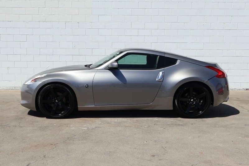 Nissan 370Z Vehicle Full-screen Gallery Image 10