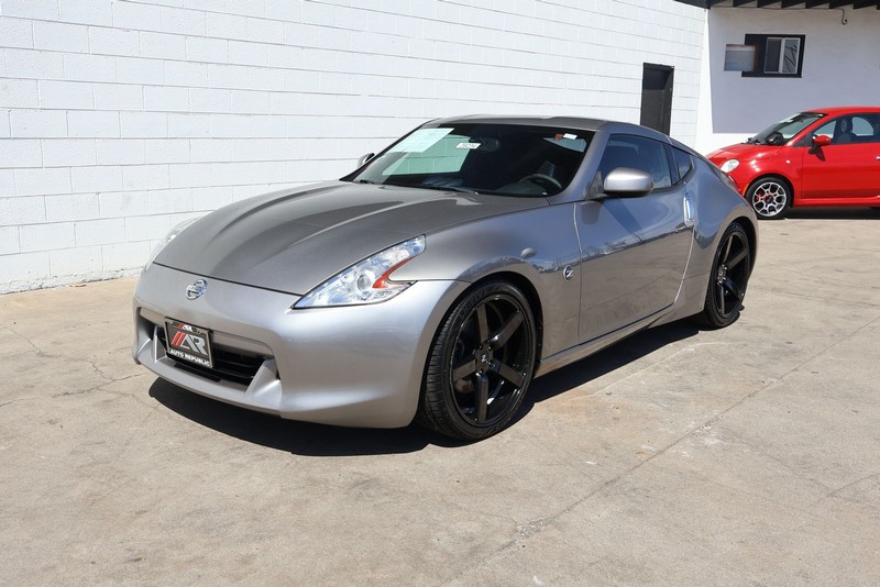 Nissan 370Z Vehicle Full-screen Gallery Image 11