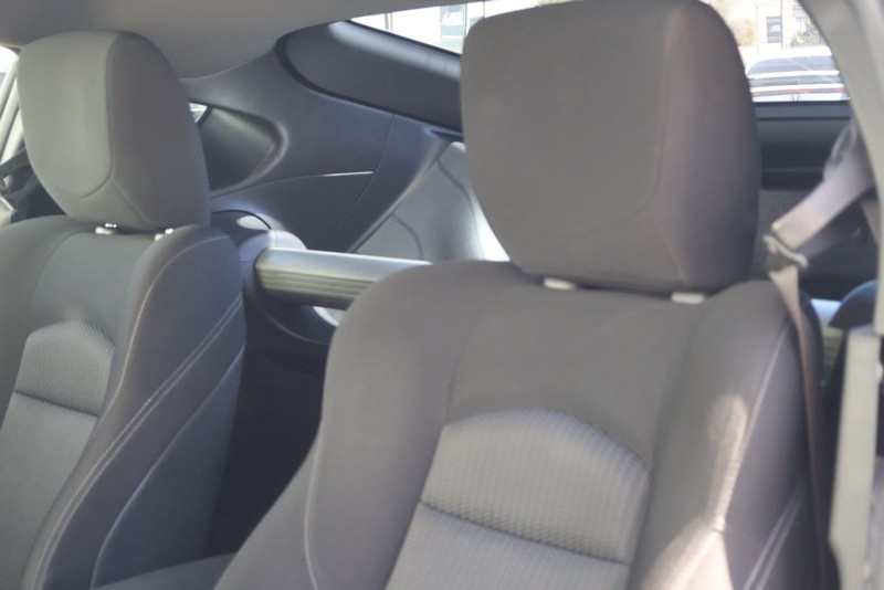 Nissan 370Z Vehicle Full-screen Gallery Image 17