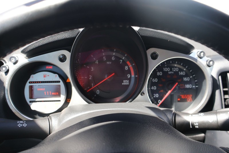 Nissan 370Z Vehicle Full-screen Gallery Image 21