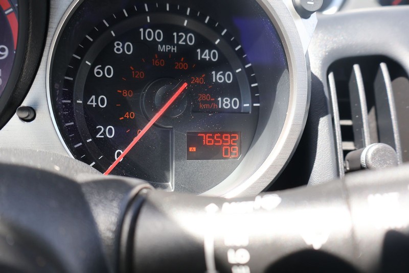 Nissan 370Z Vehicle Full-screen Gallery Image 22