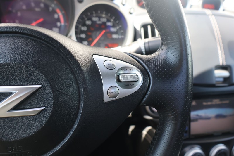 Nissan 370Z Vehicle Full-screen Gallery Image 25