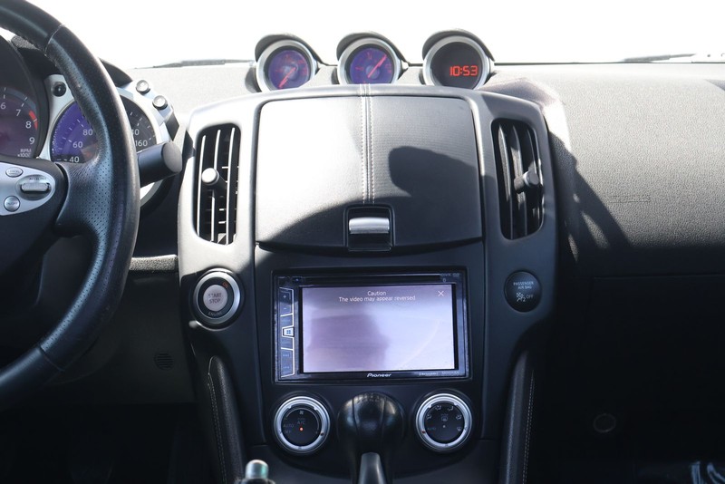 Nissan 370Z Vehicle Full-screen Gallery Image 26