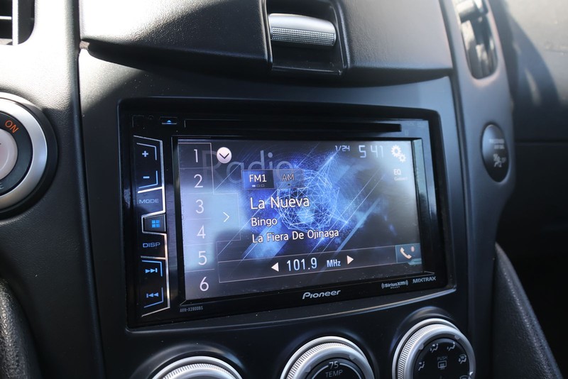 Nissan 370Z Vehicle Full-screen Gallery Image 27