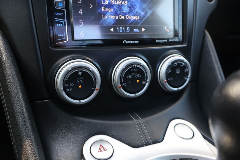 Nissan 370Z Vehicle Full-screen Gallery Image 29