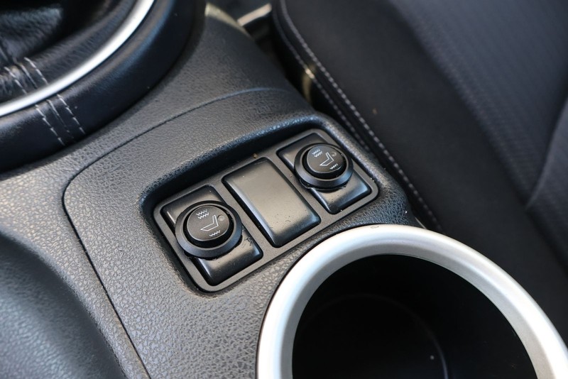 Nissan 370Z Vehicle Full-screen Gallery Image 31