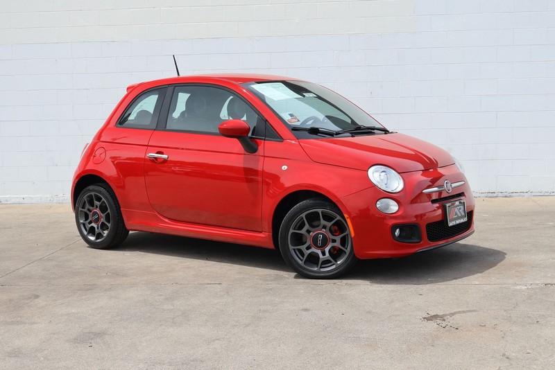 FIAT 500 Vehicle Full-screen Gallery Image 01