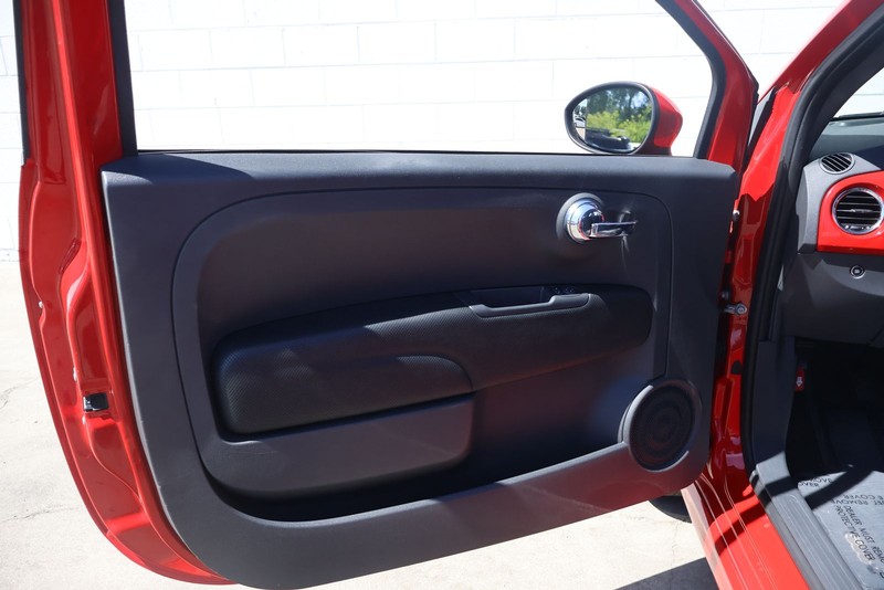 FIAT 500 Vehicle Full-screen Gallery Image 14