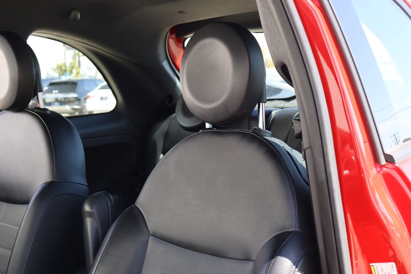 FIAT 500 Vehicle Full-screen Gallery Image 17