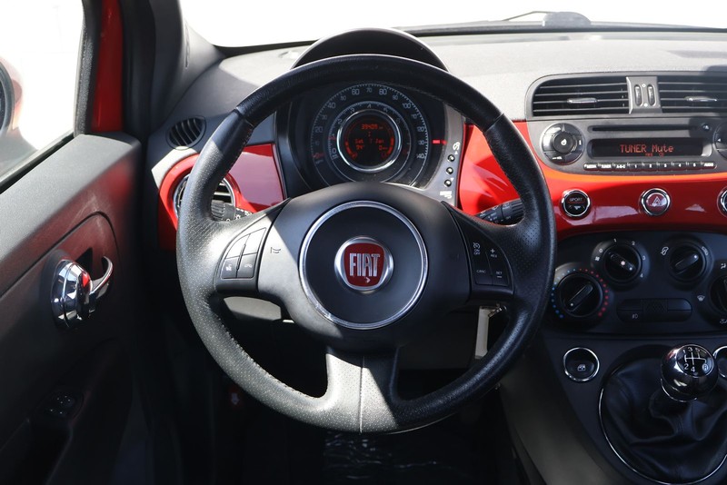 FIAT 500 Vehicle Full-screen Gallery Image 23
