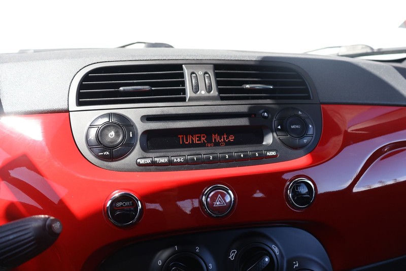 FIAT 500 Vehicle Full-screen Gallery Image 27