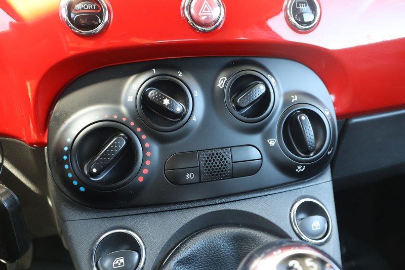 FIAT 500 Vehicle Full-screen Gallery Image 29