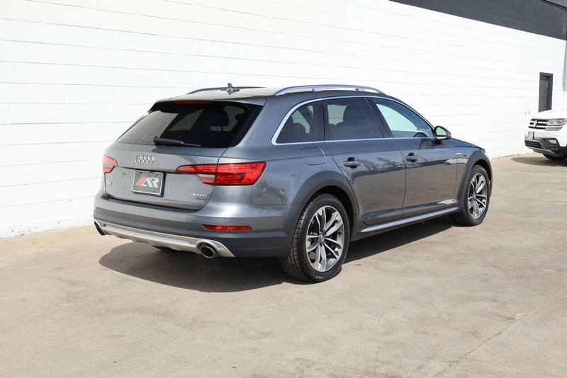 Audi allroad Vehicle Full-screen Gallery Image 05