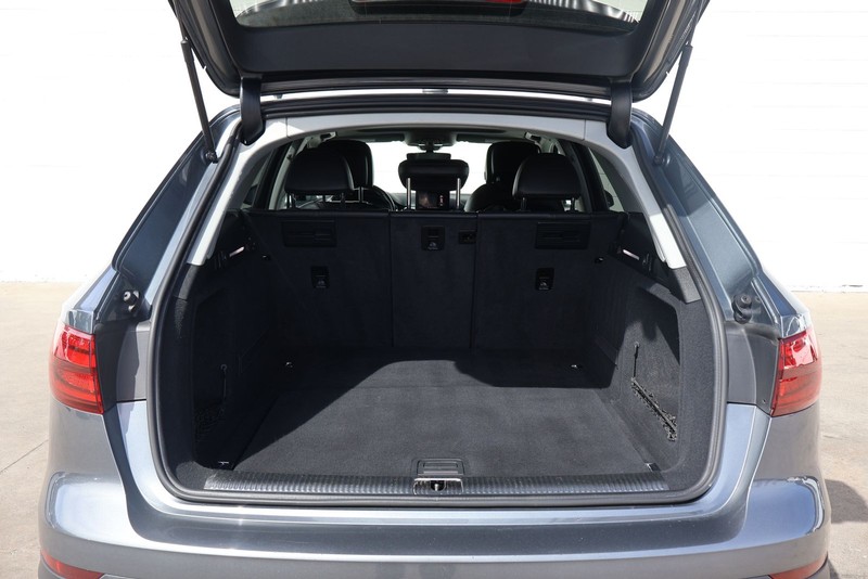 Audi allroad Vehicle Full-screen Gallery Image 08