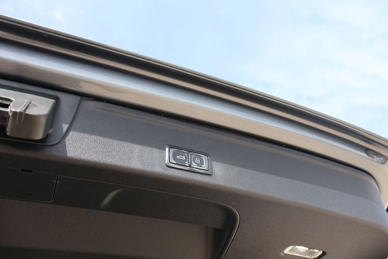 Audi allroad Vehicle Full-screen Gallery Image 09