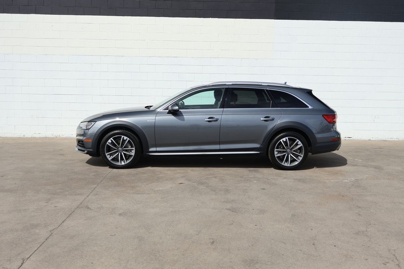Audi allroad Vehicle Full-screen Gallery Image 11
